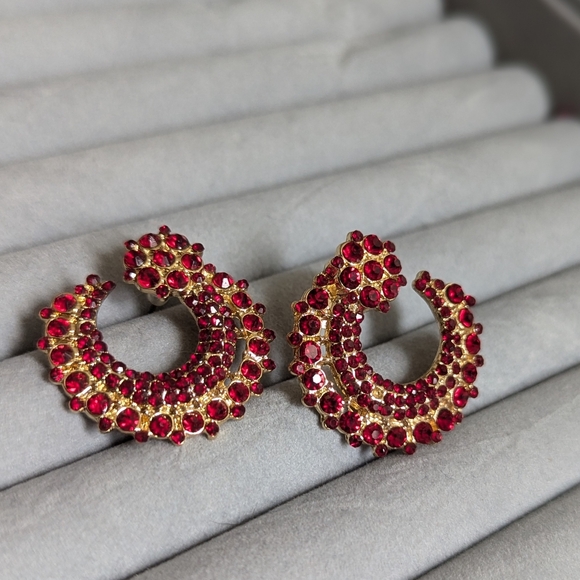 Amrita Singh goldtone red crystal earrings - Picture 1 of 2